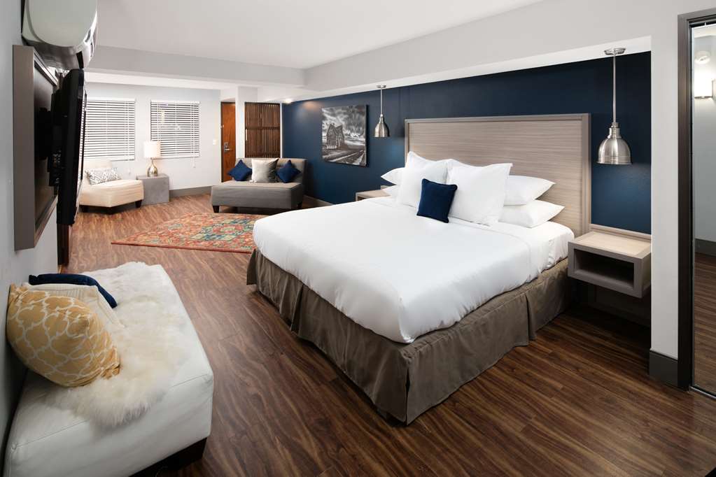 Ramada Plaza By Wyndham Omaha Hotel Room photo